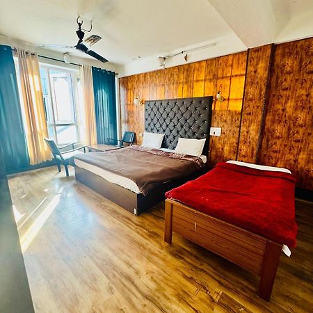 Olive Ventures, Royal Inn, Ritz Срінагар Екстер'єр фото